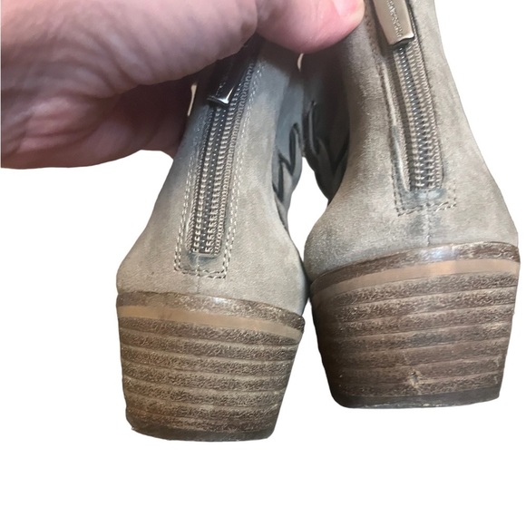 SUEDE VINCE CAMUTO Prestetta Bootie Foxy True Leather Taupe Back Zip SZ 8.5 EUC - Picture 9 of 14